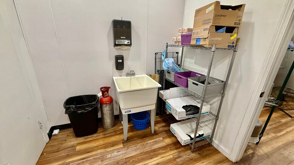 More Photos Of 211 7th St N, Clanton General Retail For Sale