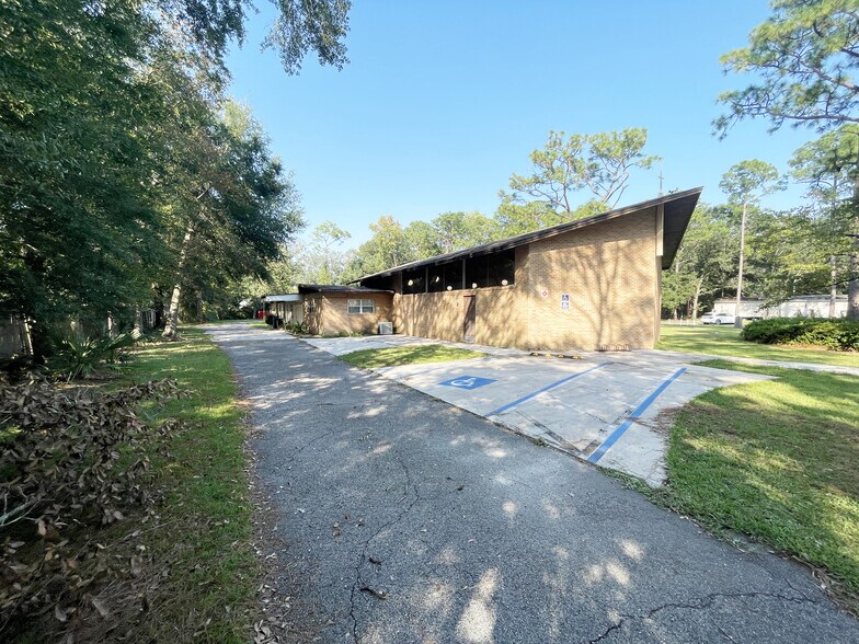More Photos Of 1901 Leonid Rd, Jacksonville Schools For Sale