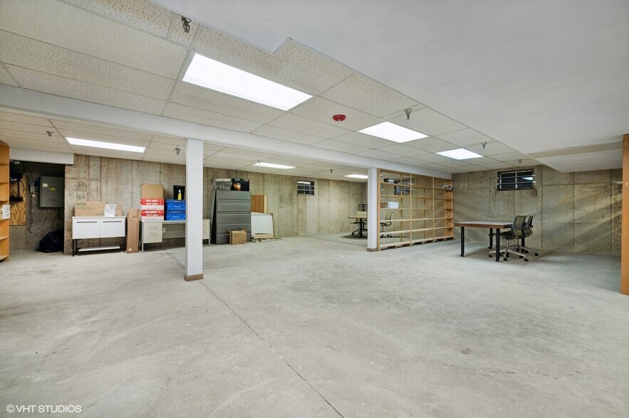 More Photos Of 915 N Milwaukee Ave, Libertyville Office For Sale