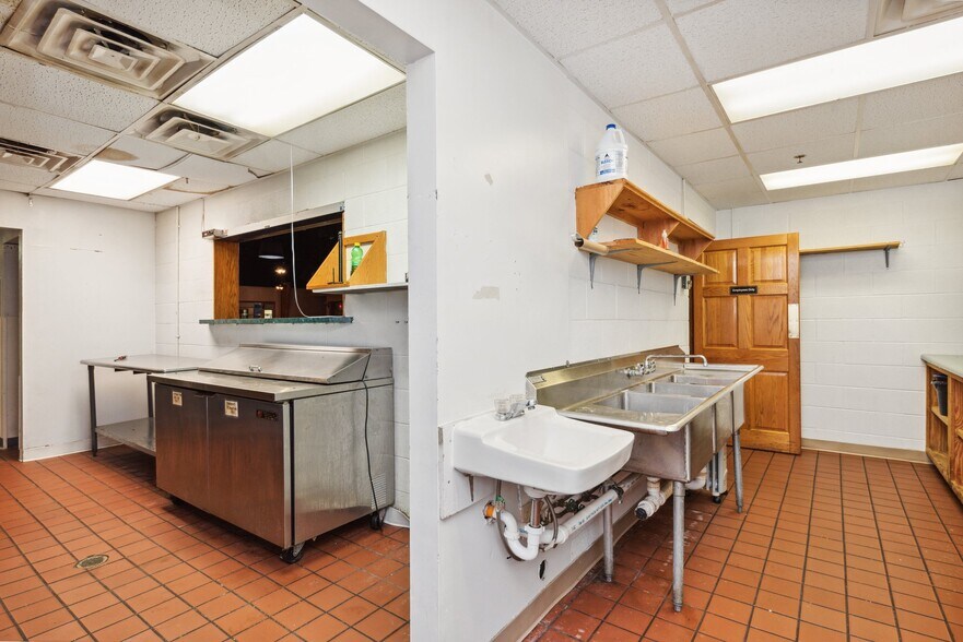 More Photos Of 470 Tucker Dr, Maysville Storefront Retail Office For Sale