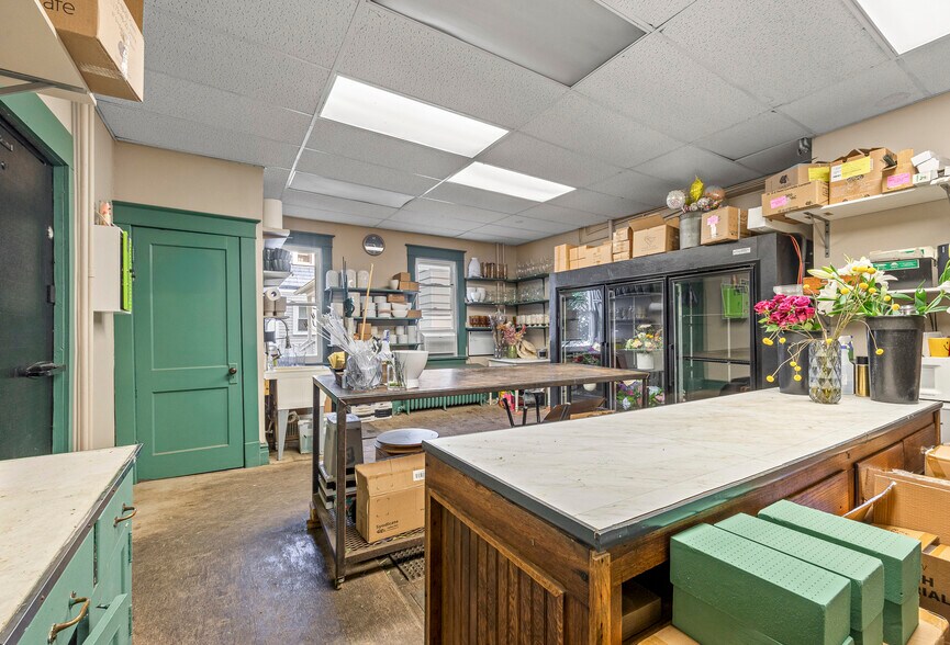 More Photos Of 128 Green St, Hudson Storefront Retail Residential For Sale