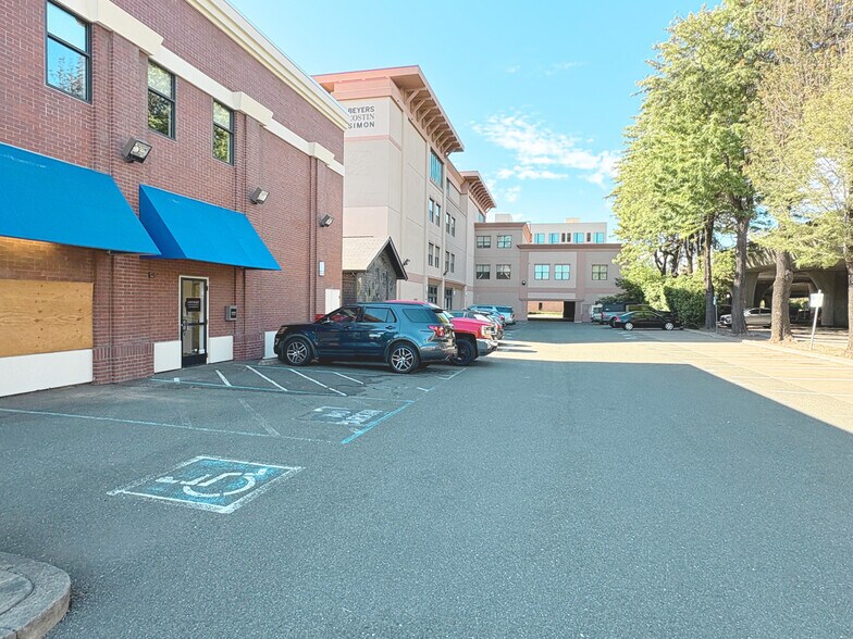 More Photos Of 201 3rd St, Santa Rosa Freestanding For Lease