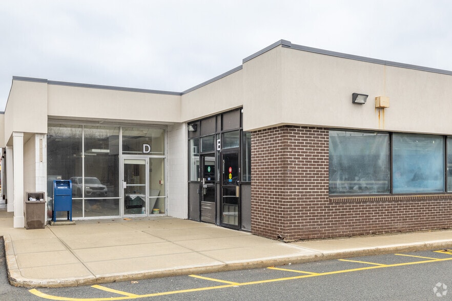 More Photos Of 535 Lowell St, Peabody Freestanding For Lease