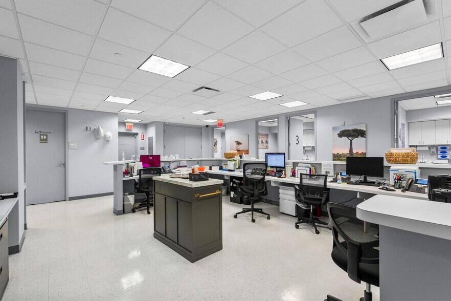 More Photos Of 745 Boston Post Rd, Darien Apartments For Sale