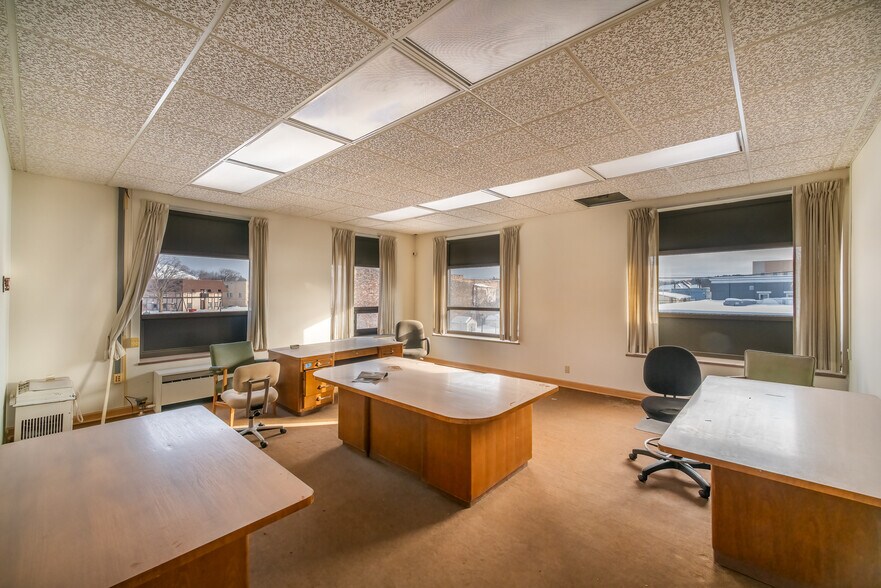 More Photos Of 100-106 S Main st, Ishpeming Bank For Sale