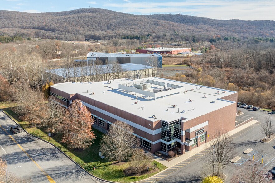 More Photos Of 4 Commerce Dr S, Harriman Manufacturing For Lease