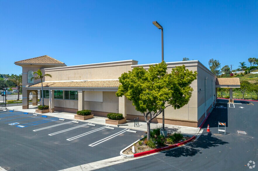 More Photos Of 802 S Santa Fe Ave, Vista Drugstore For Lease