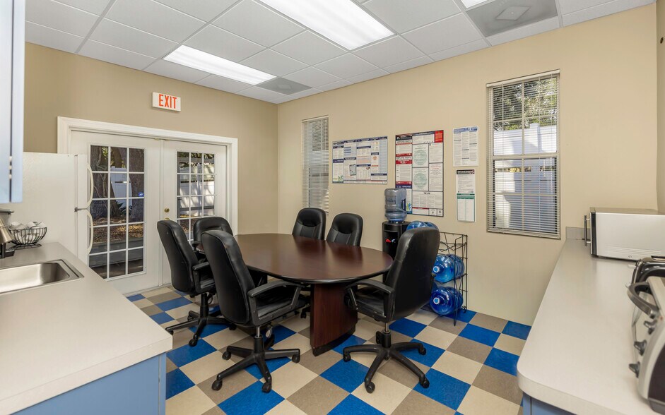 More Photos Of 14506 University Point Pl, Tampa Office For Sale