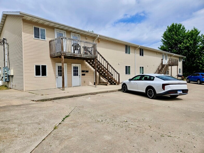Primary Photo Of 601-605 W Orchard St, Macomb Apartments For Sale