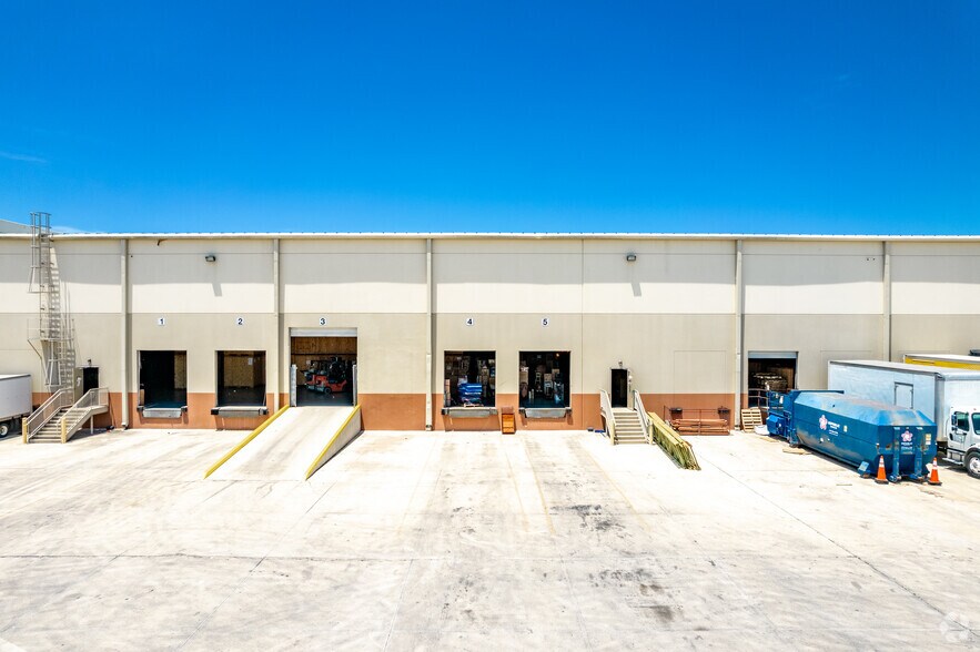 More Photos Of 5410 Dietrich Rd, San Antonio Distribution For Lease
