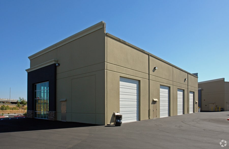 More Photos Of 3995 N Freeway Blvd, Sacramento Flex For Sale