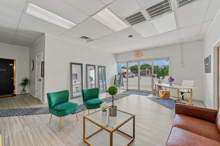 More Photos Of 20 Town Sq, Greenwood Health Club For Sale