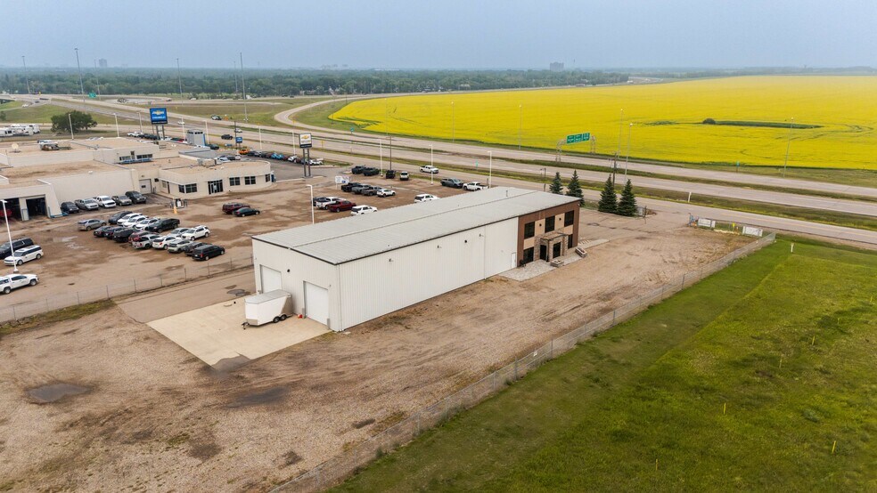 More Photos Of 7818 Highway 6 South Service Rd, Regina Flex For Sale