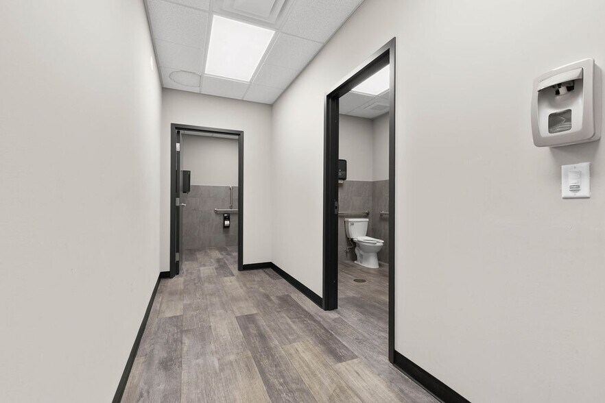 More Photos Of 3051 Delta Marine Dr, Reynoldsburg Light Manufacturing For Sale