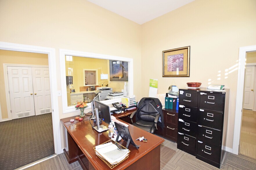 More Photos Of 327 SE Loop 338, Odessa Flex For Lease