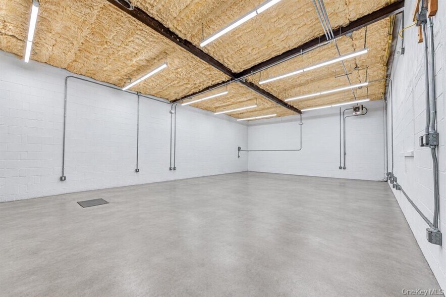 More Photos Of 1709 Newbridge Rd, North Bellmore Manufacturing For Sale