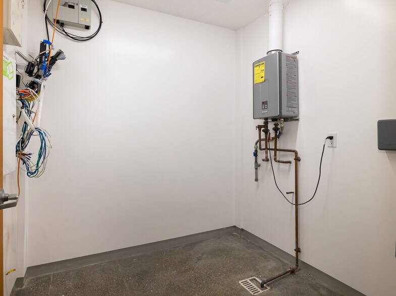 More Photos Of 215-237 California St, El Segundo Loft Creative Space For Lease