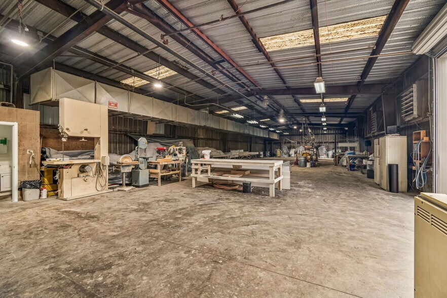 More Photos Of 1060 Harbor Lake Dr, Safety Harbor Light Manufacturing For Sale