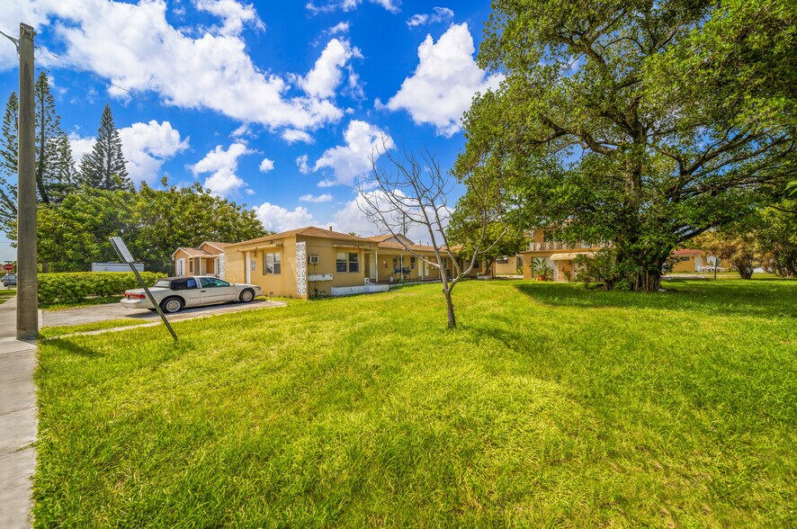 More Photos Of 1943-1947 Buchanan St, Hollywood Apartments For Sale