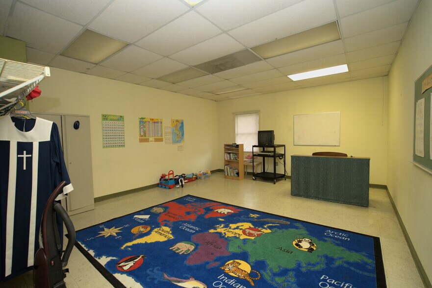 More Photos Of 4323 Primrose Rd, Columbus Religious Facility For Sale