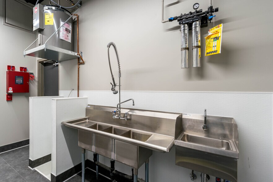 More Photos Of 10490 S De Anza Blvd, Cupertino Convenience Store For Sale