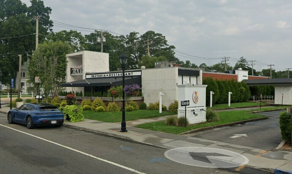 More Photos Of 300 E Main St, Riverhead Restaurant For Lease
