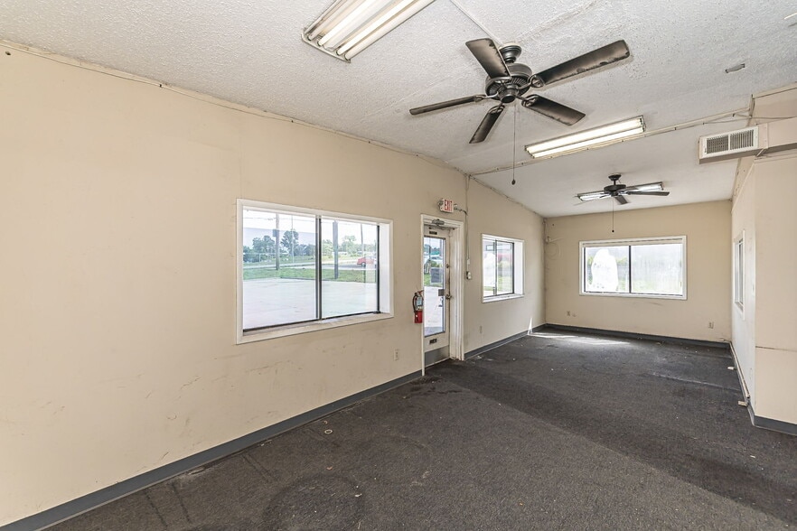More Photos Of 4516 S St Peters Pky, Saint Charles Auto Dealership For Sale