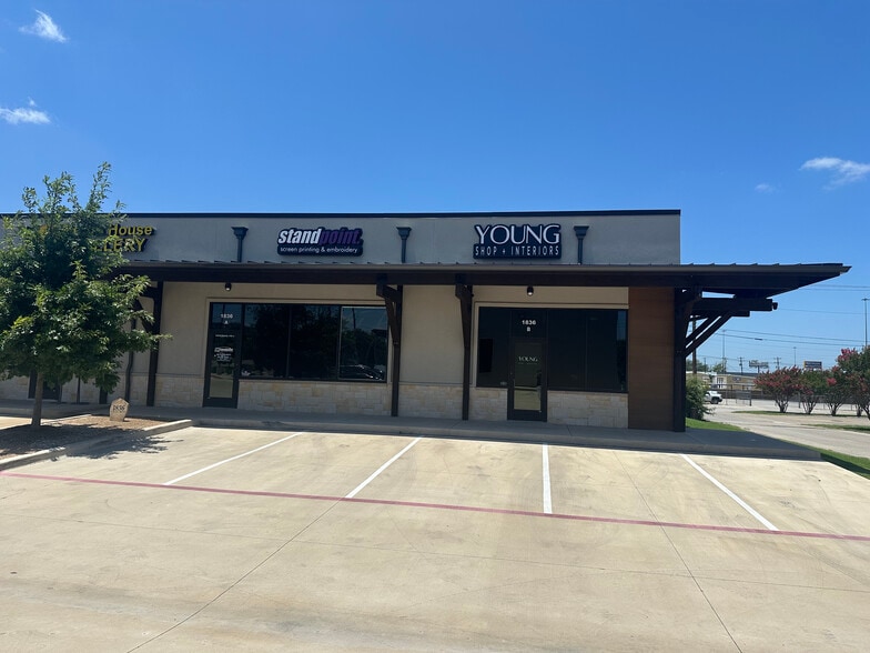 More Photos Of 1836 N Plaza Dr, Granbury Office For Lease