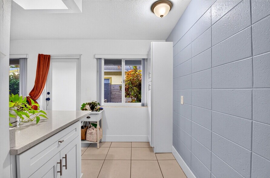 More Photos Of 309 S Palmway, Lake Worth Beach Multifamily For Sale