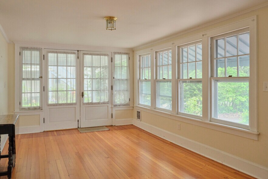 More Photos Of 267 Main St, Schoharie Hospitality For Sale