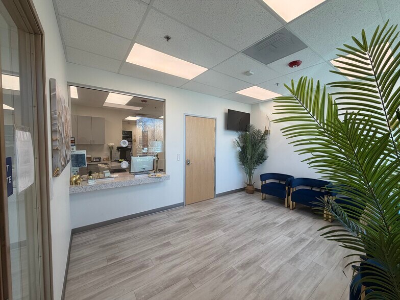 More Photos Of 906 Cirby Way, Roseville Medical For Lease
