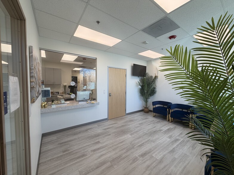 More Photos Of 906 Cirby Way, Roseville Medical For Lease