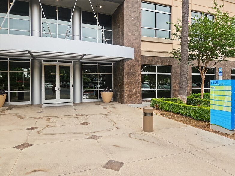 More Photos Of 3200 E Guasti Rd, Ontario Coworking Space