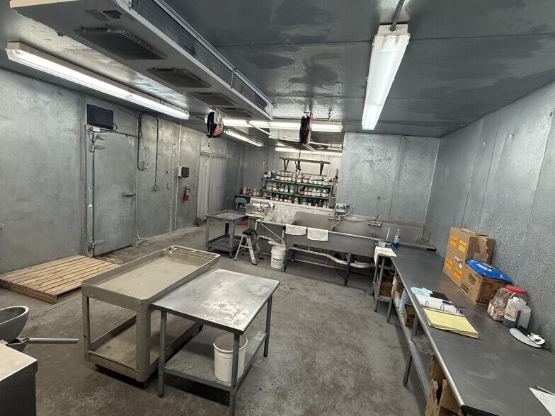 More Photos Of 4008 E 10th Ave, Tampa Warehouse For Lease