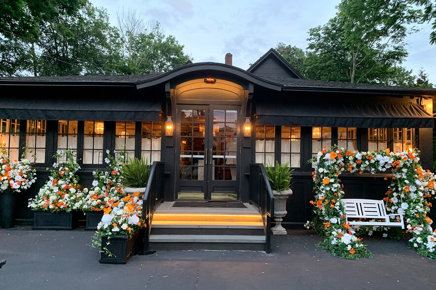 More Photos Of 210 Hampton Rd, Southampton Restaurant For Lease