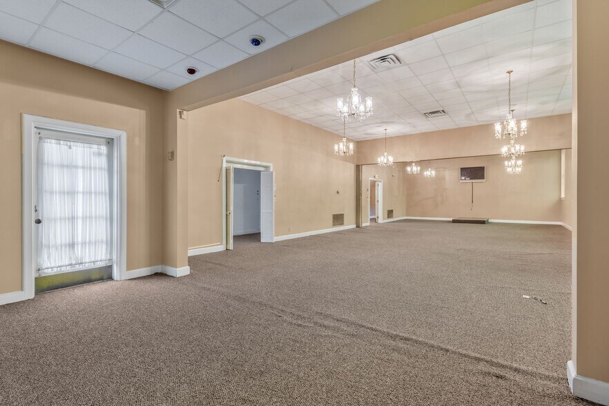 More Photos Of 904 Gallatin Ave, Nashville General Retail For Sale