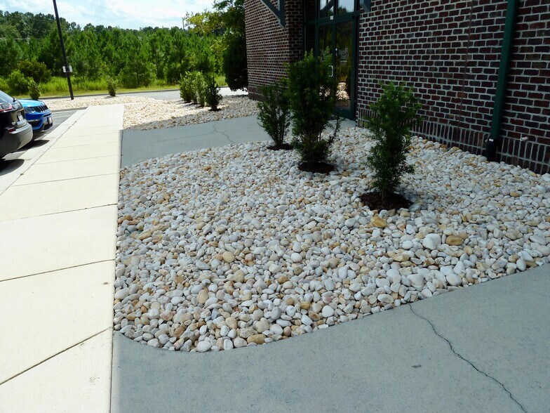 More Photos Of 200 Cape Fear Cir, Sneads Ferry Office For Lease