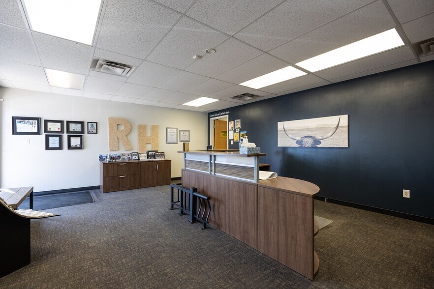 More Photos Of 380 Mackenzie Blvd, Fort McMurray Warehouse For Lease