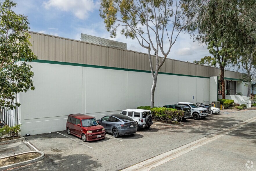 More Photos Of 16205 Distribution Way, Cerritos Manufacturing For Lease