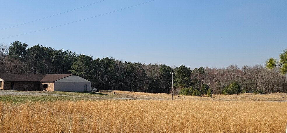 More Photos Of 302 W Colonial Trail Hwy, Blackstone Freestanding For Lease