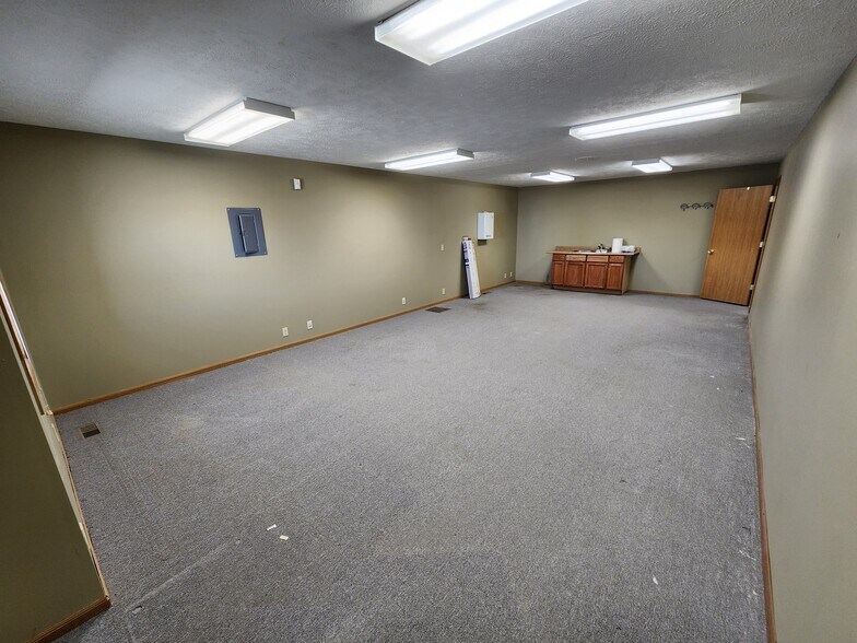 More Photos Of 10002 S 148th St, Omaha Office For Lease