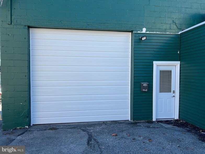 More Photos Of 1880 W Market St, York Storefront Retail Office For Sale