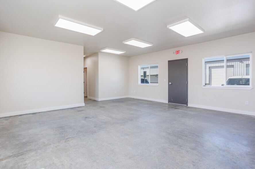 More Photos Of 1914 Dell Ave, Walla Walla Distribution For Lease