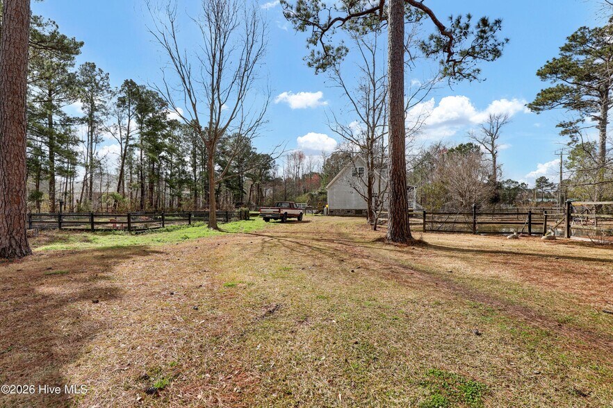 More Photos Of 1098 Hoover Rd, Hampstead Specialty For Sale