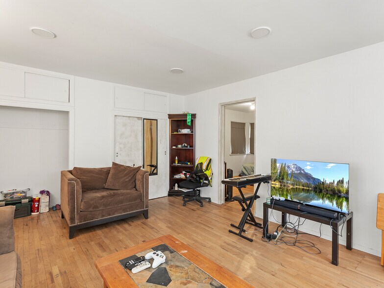 More Photos Of 1817 W Burbank Blvd, Burbank Daycare Center For Sale