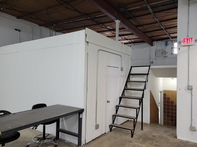 More Photos Of 7250 NE 4th Ct, Miami Showroom For Lease