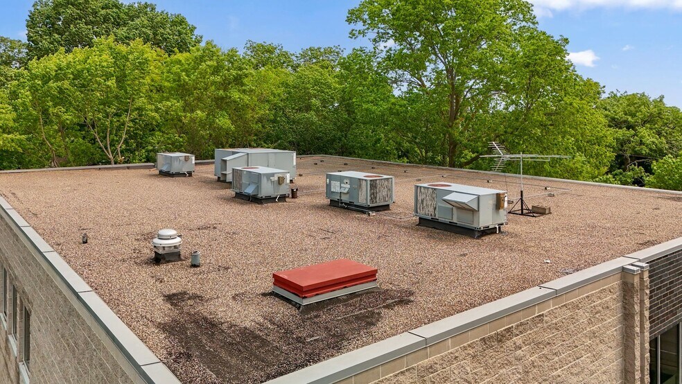 More Photos Of 4388 Shoreline Dr, Spring Park Storefront Retail Office For Sale