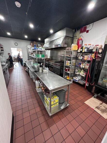 More Photos Of 1103 Goffle Rd, Hawthorne Storefront For Lease