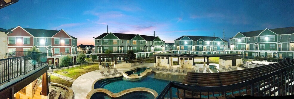 More Photos Of 2888 Nash St, Bryan Apartments For Sale