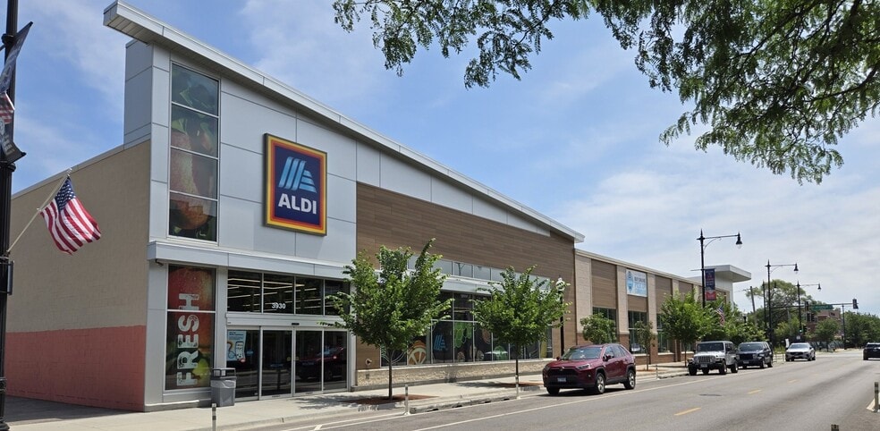 More Photos Of 4817 W Irving Park Rd, Chicago Storefront For Sale